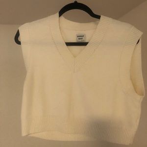 aritzia | cropped sweater vest